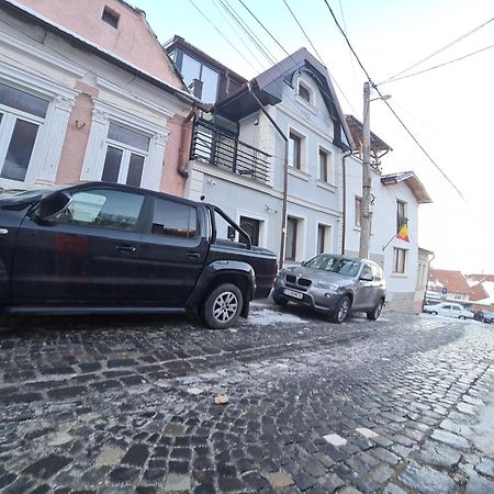 Casa Chiper - Attic Apartment With View Braşov Esterno foto