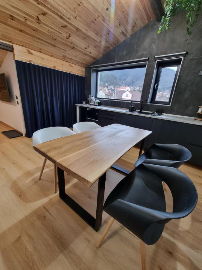 Casa Chiper - Attic Apartment With View Braşov Esterno foto