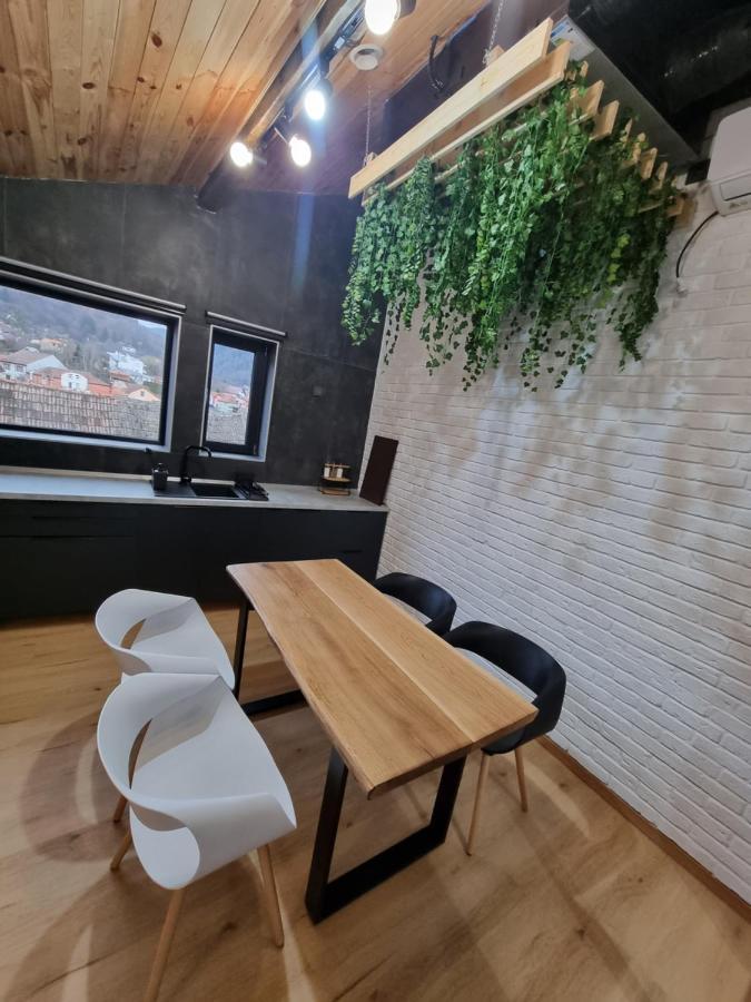 Casa Chiper - Attic Apartment With View Braşov Esterno foto