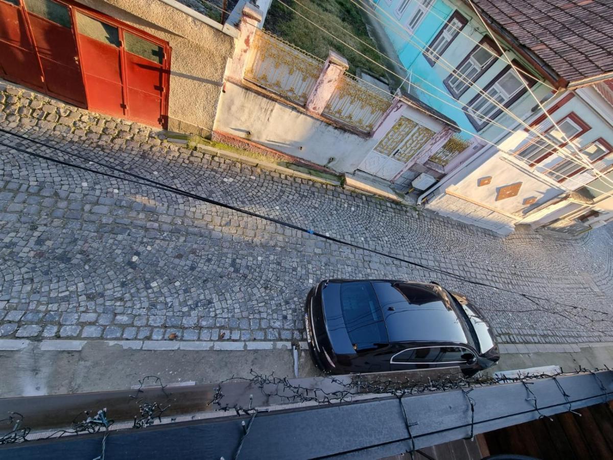 Casa Chiper - Attic Apartment With View Braşov Esterno foto