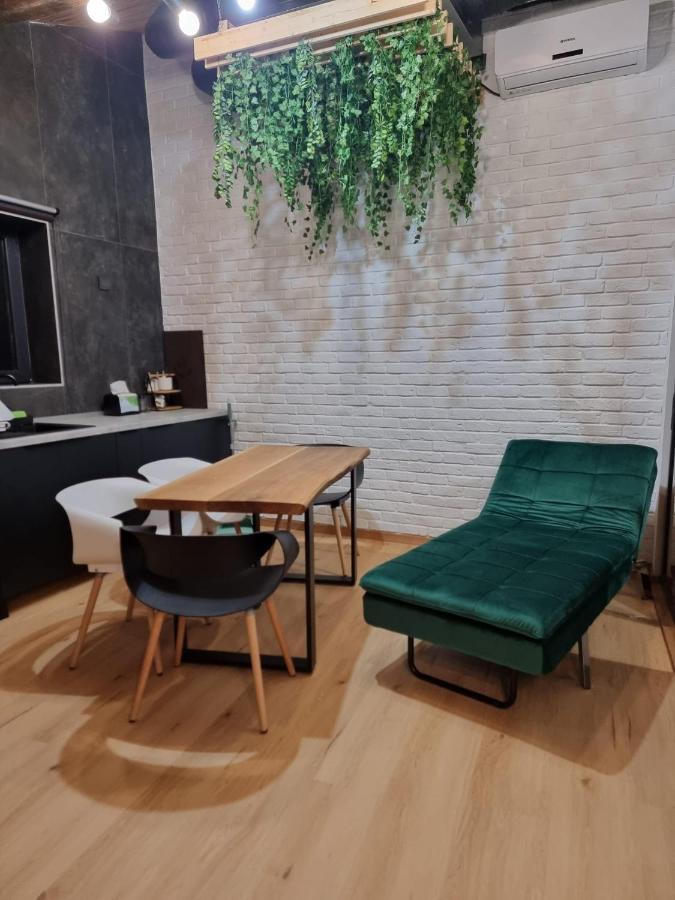 Casa Chiper - Attic Apartment With View Braşov Esterno foto