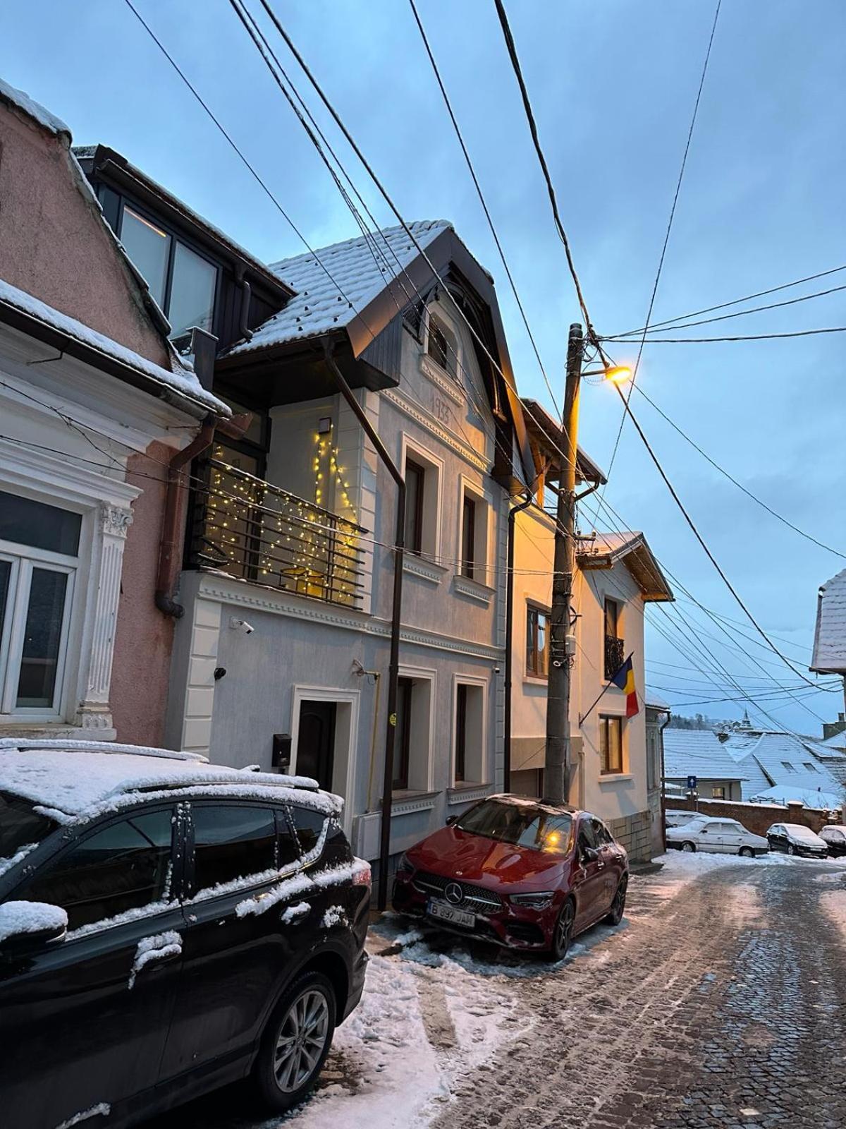 Casa Chiper - Attic Apartment With View Braşov Esterno foto