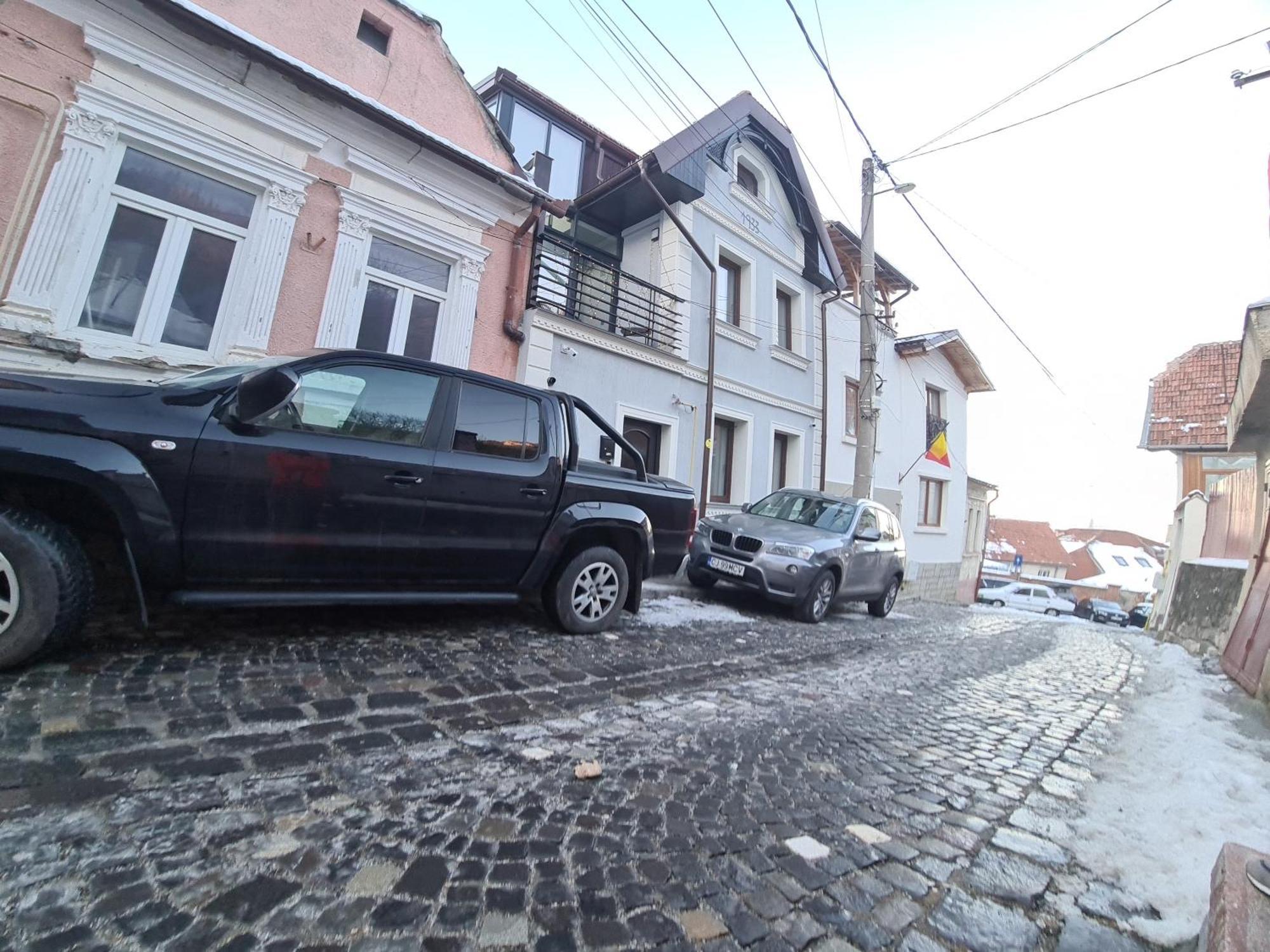 Casa Chiper - Attic Apartment With View Braşov Esterno foto