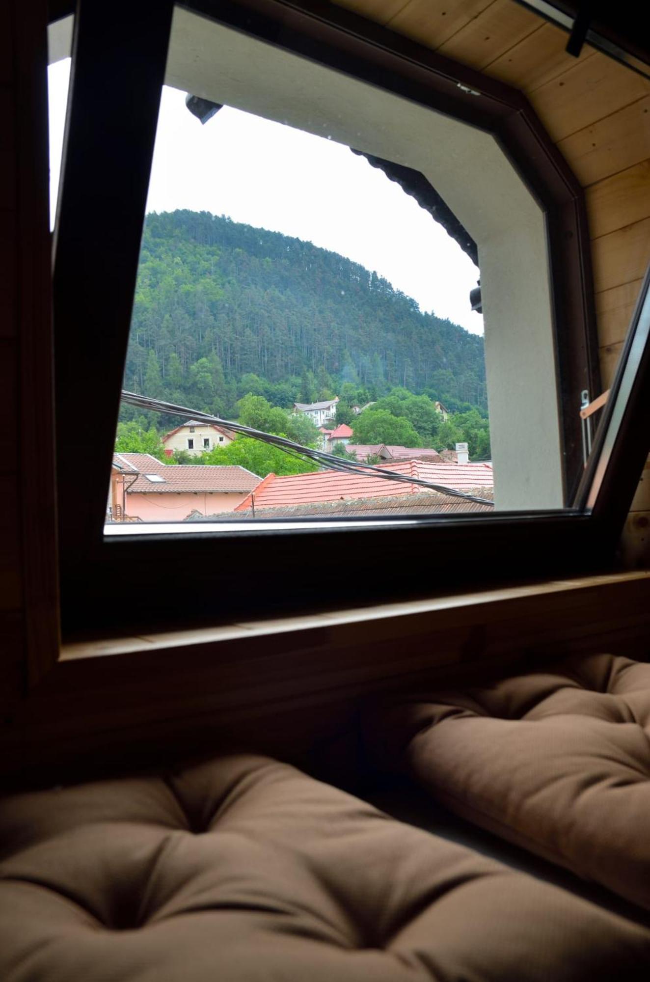 Casa Chiper - Attic Apartment With View Braşov Esterno foto