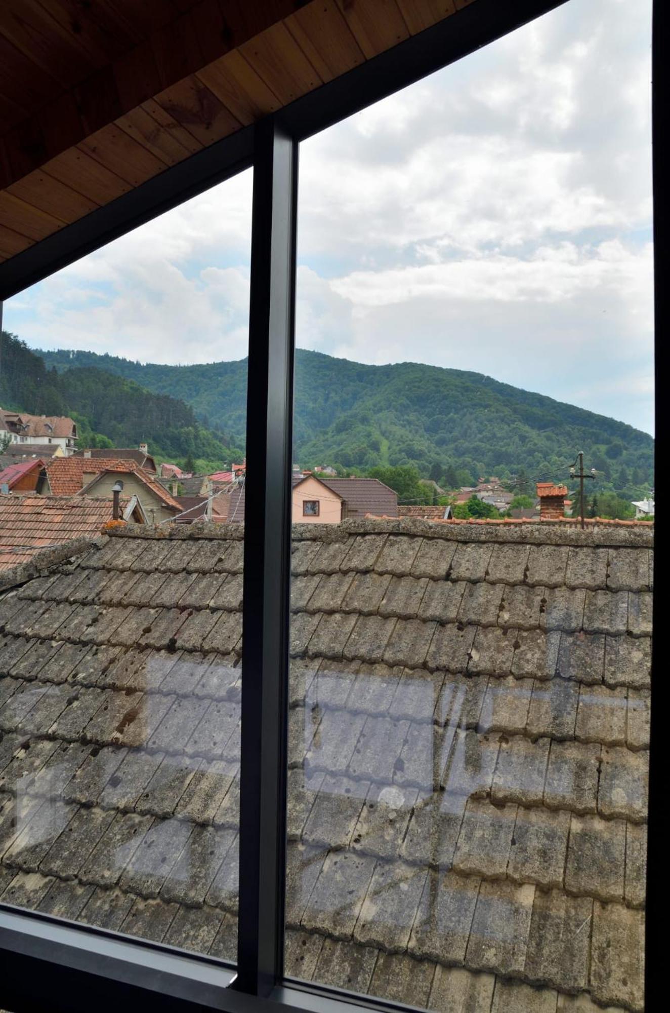 Casa Chiper - Attic Apartment With View Braşov Esterno foto